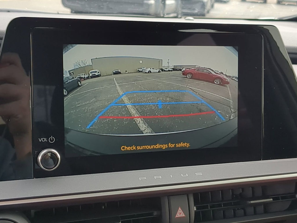 Thumbnail: 2026 Toyota Prius v - 32