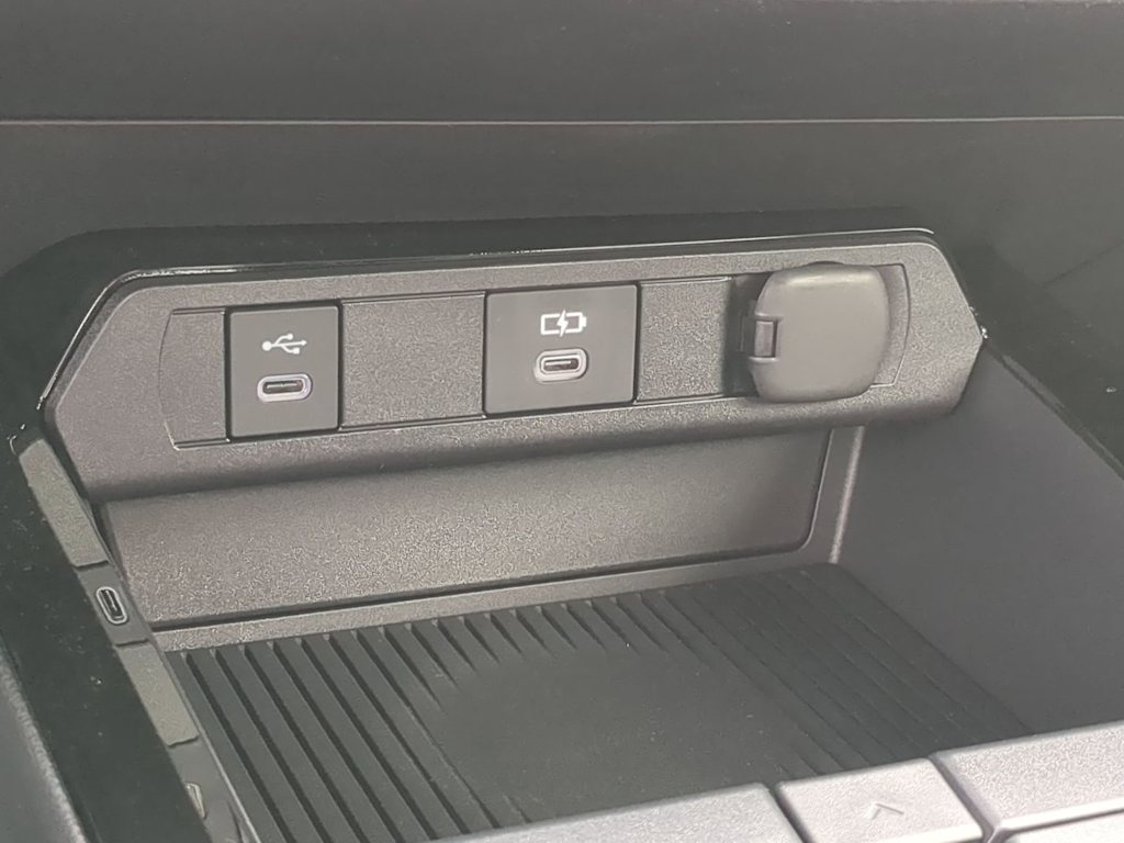 Thumbnail: 2026 Toyota Prius v - 33