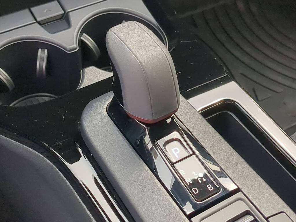 Thumbnail: 2026 Toyota Prius v - 14