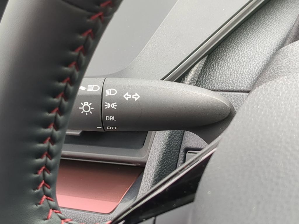 Thumbnail: 2026 Toyota Prius v - 31