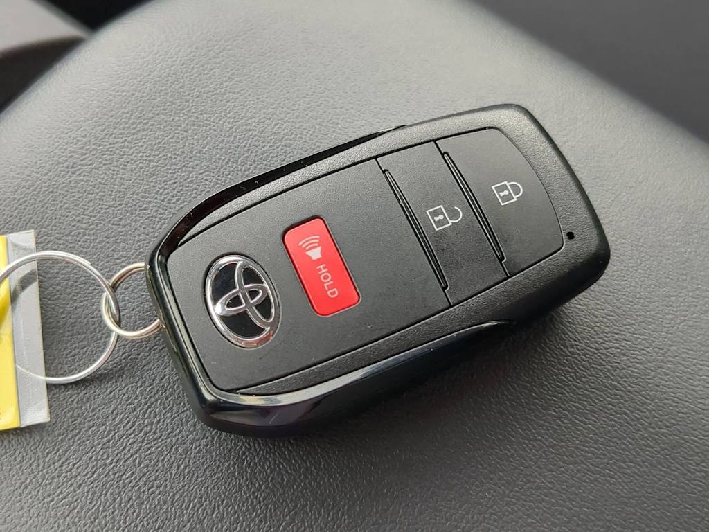 Thumbnail: 2026 Toyota Prius v - 17