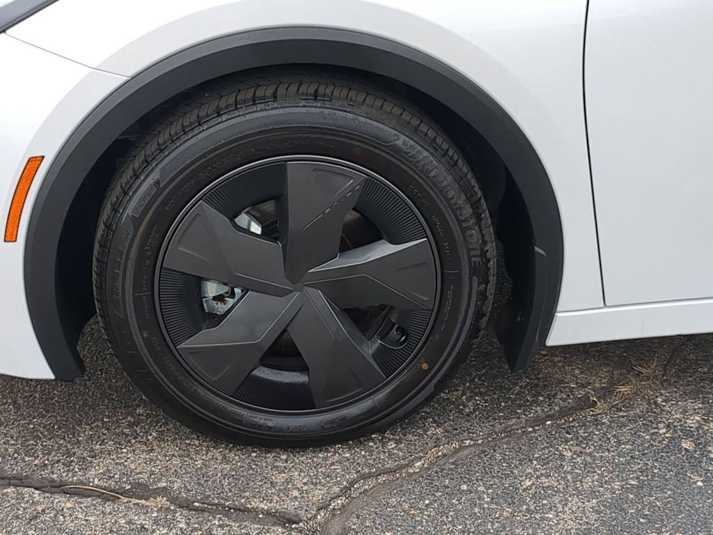 Thumbnail: 2026 Toyota Prius v - 7