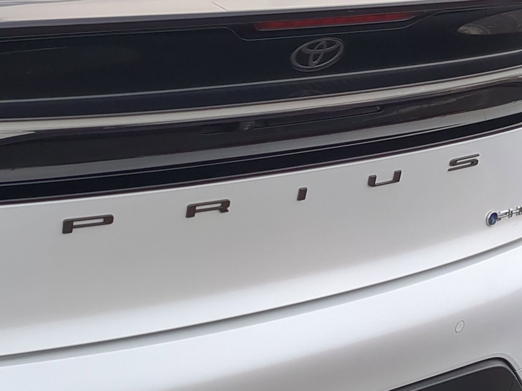 Thumbnail: 2026 Toyota Prius v - 24