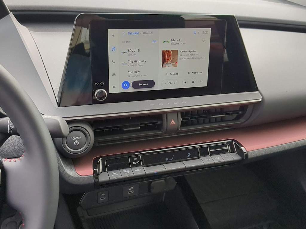 Thumbnail: 2026 Toyota Prius v - 13