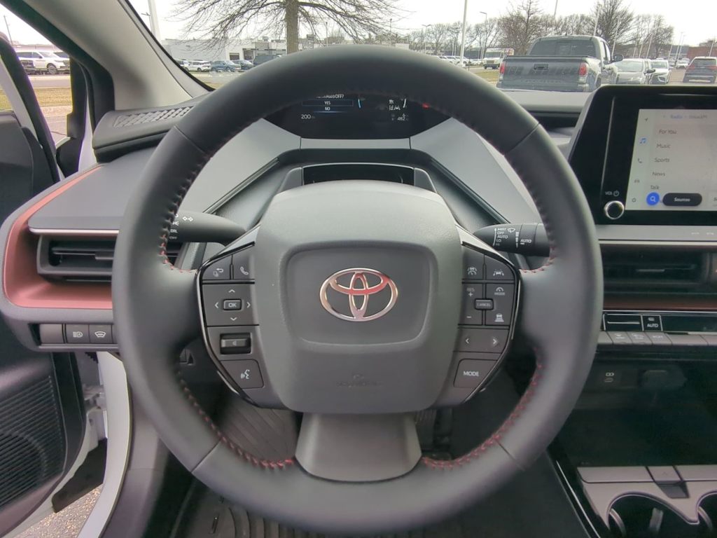 Thumbnail: 2026 Toyota Prius v - 12