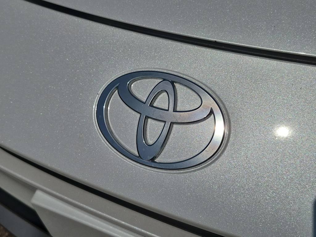 Thumbnail: 2026 Toyota Prius v - 6