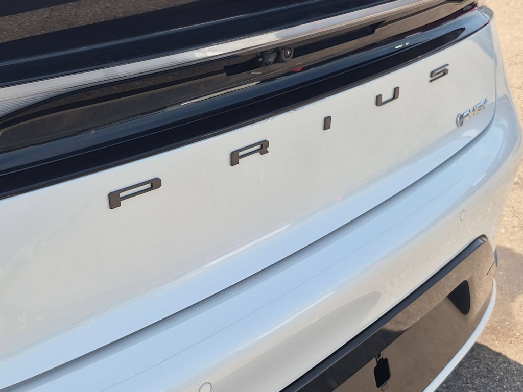 Thumbnail: 2026 Toyota Prius v - 24