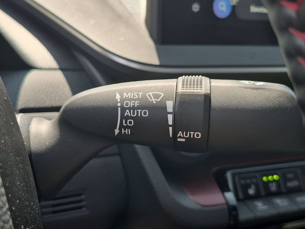Thumbnail: 2026 Toyota Prius v - 32