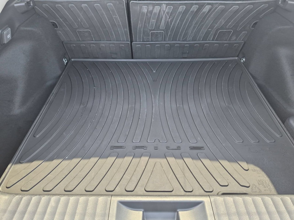 Thumbnail: 2026 Toyota Prius v - 37