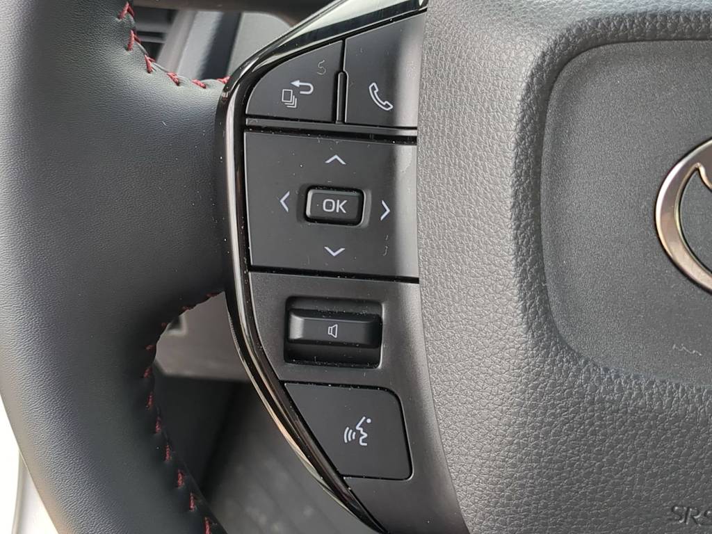 Thumbnail: 2026 Toyota Prius v - 28