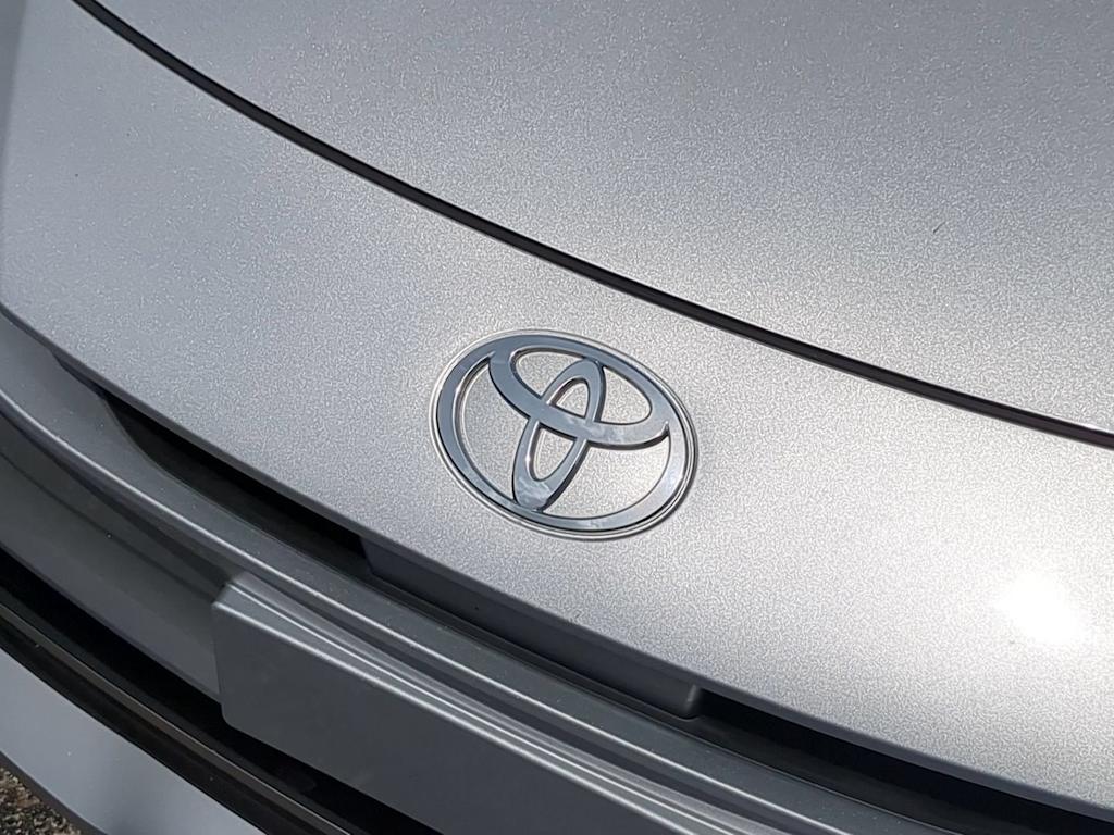Thumbnail: 2026 Toyota Prius v - 6