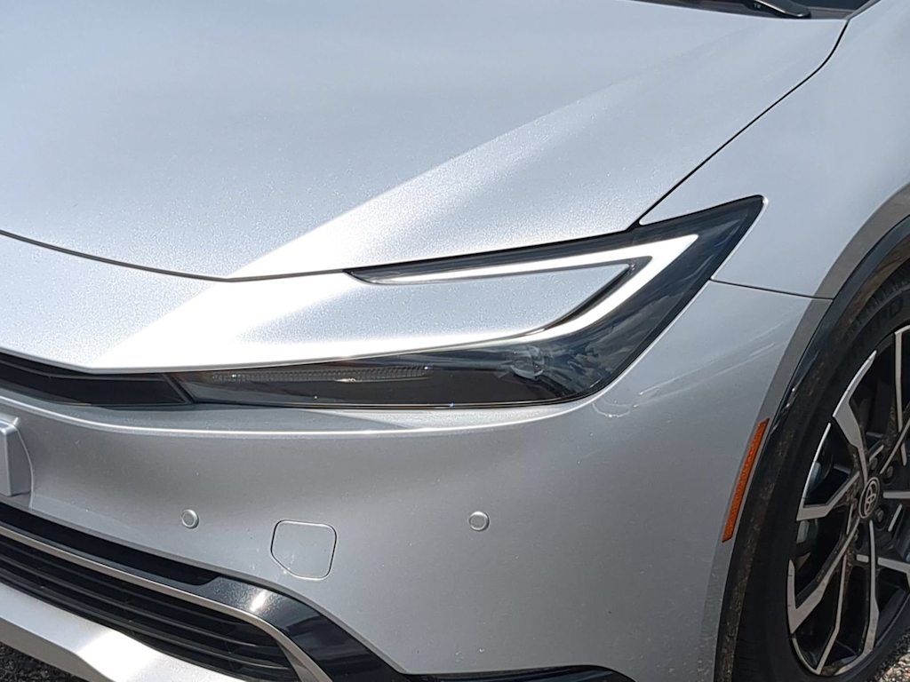 Thumbnail: 2026 Toyota Prius v - 23