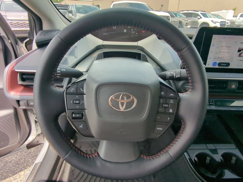 Thumbnail: 2026 Toyota Prius v - 12
