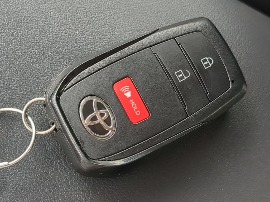 Thumbnail: 2026 Toyota Prius v - 32