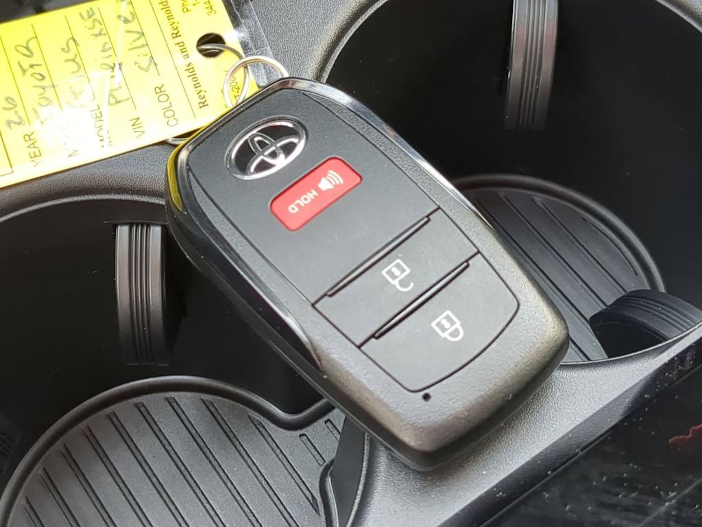 Thumbnail: 2026 Toyota Prius v - 34
