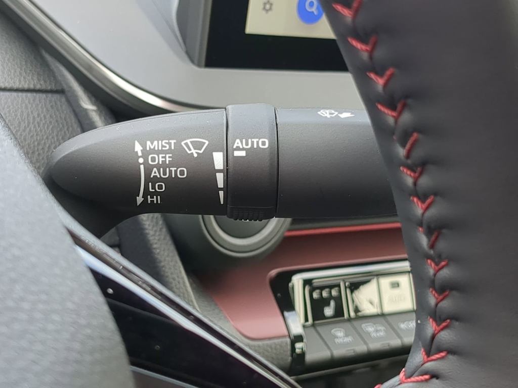 Thumbnail: 2026 Toyota Prius v - 16