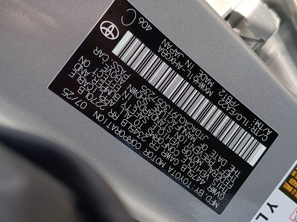 Thumbnail: 2026 Toyota Prius v - 17
