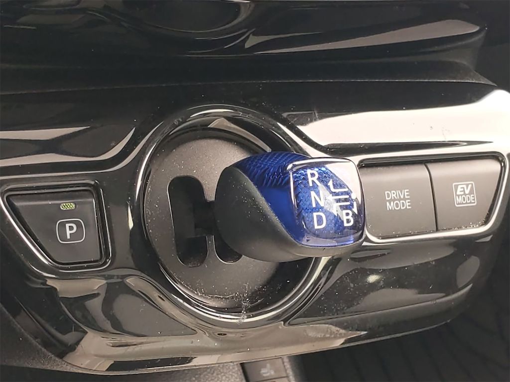 2017 Toyota Prius Four 16