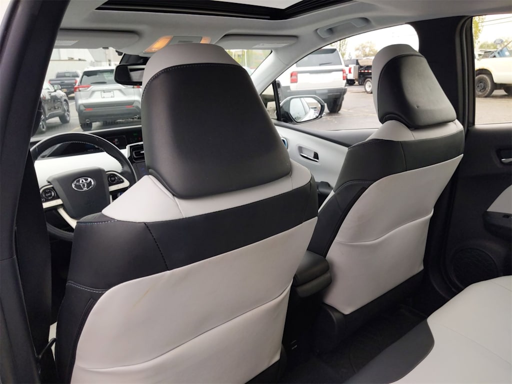 2017 Toyota Prius Four 11