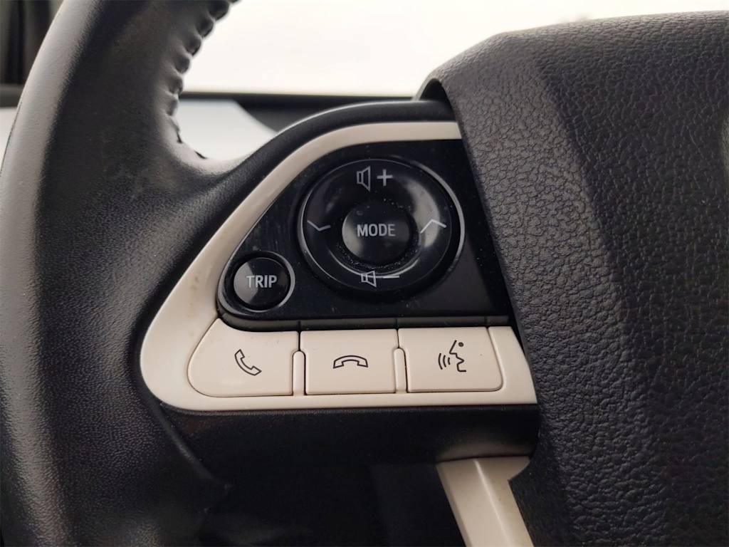 2017 Toyota Prius Four 30