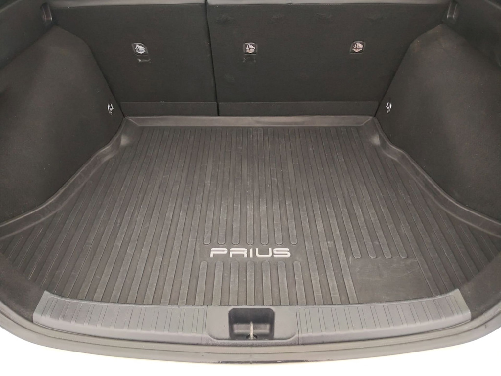 2017 Toyota Prius Four 18