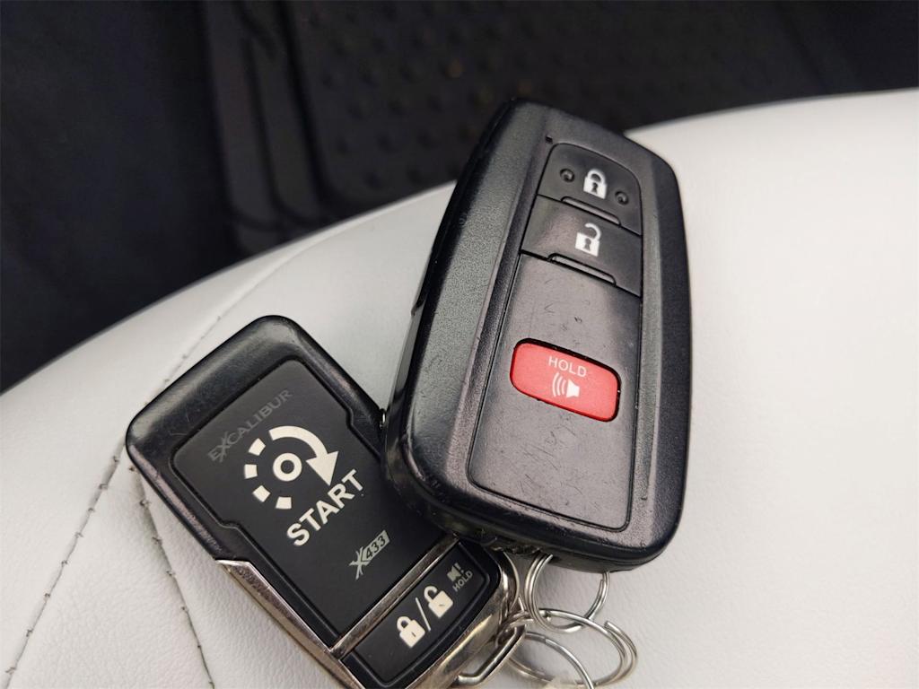 2017 Toyota Prius Four 19