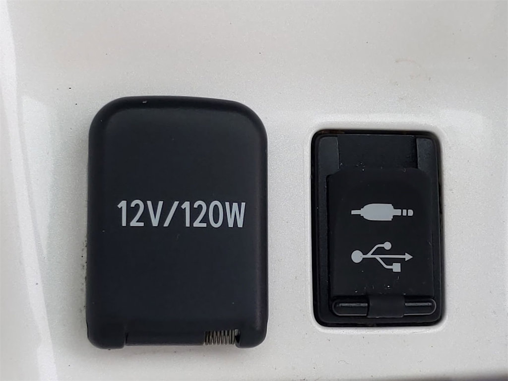 2017 Toyota Prius Four 34