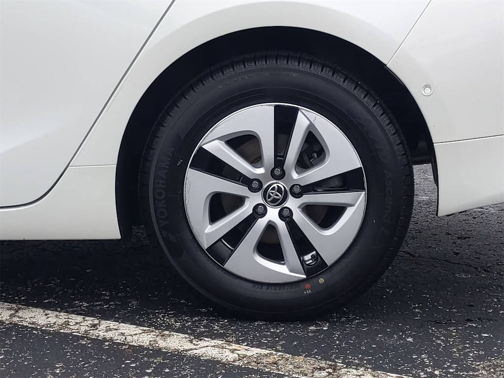 2017 Toyota Prius Four 8