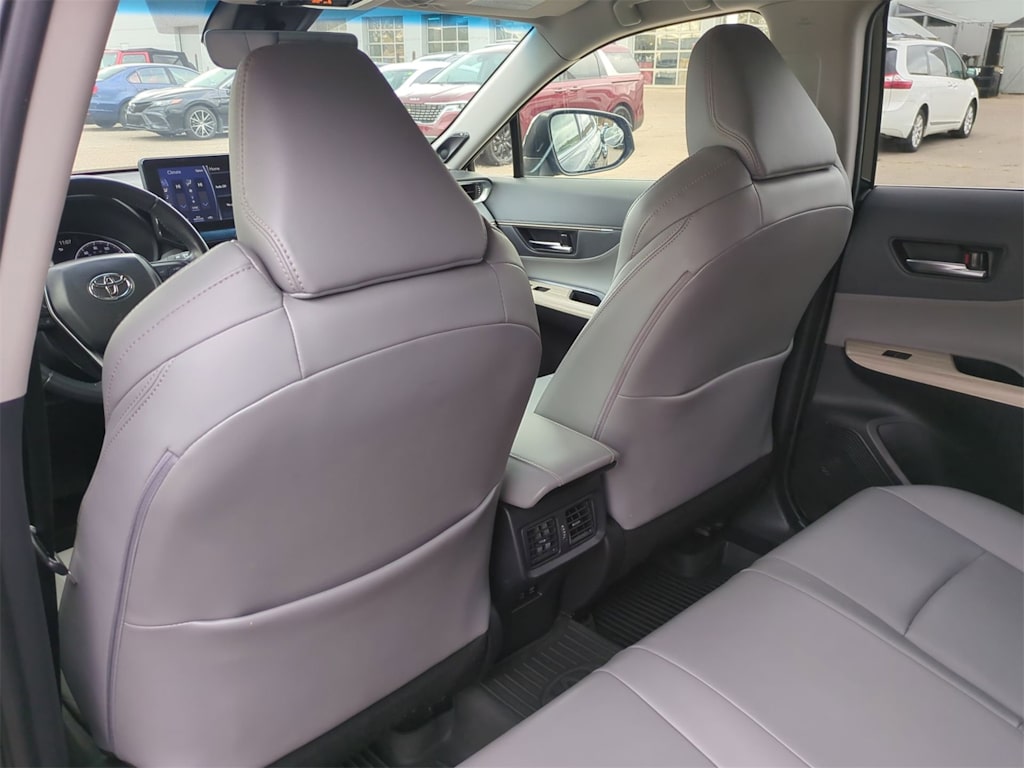 Thumbnail: 2022 Toyota Venza - 12