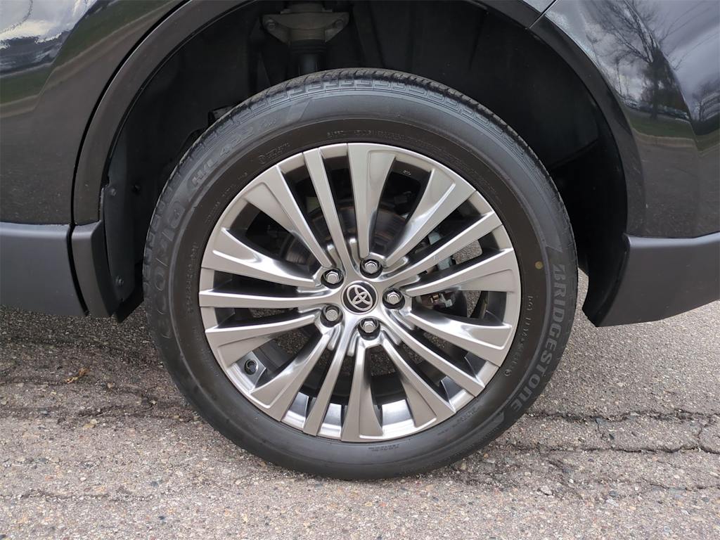 Thumbnail: 2022 Toyota Venza - 8