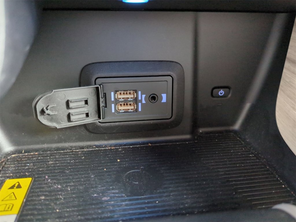 Thumbnail: 2022 Toyota Venza - 18