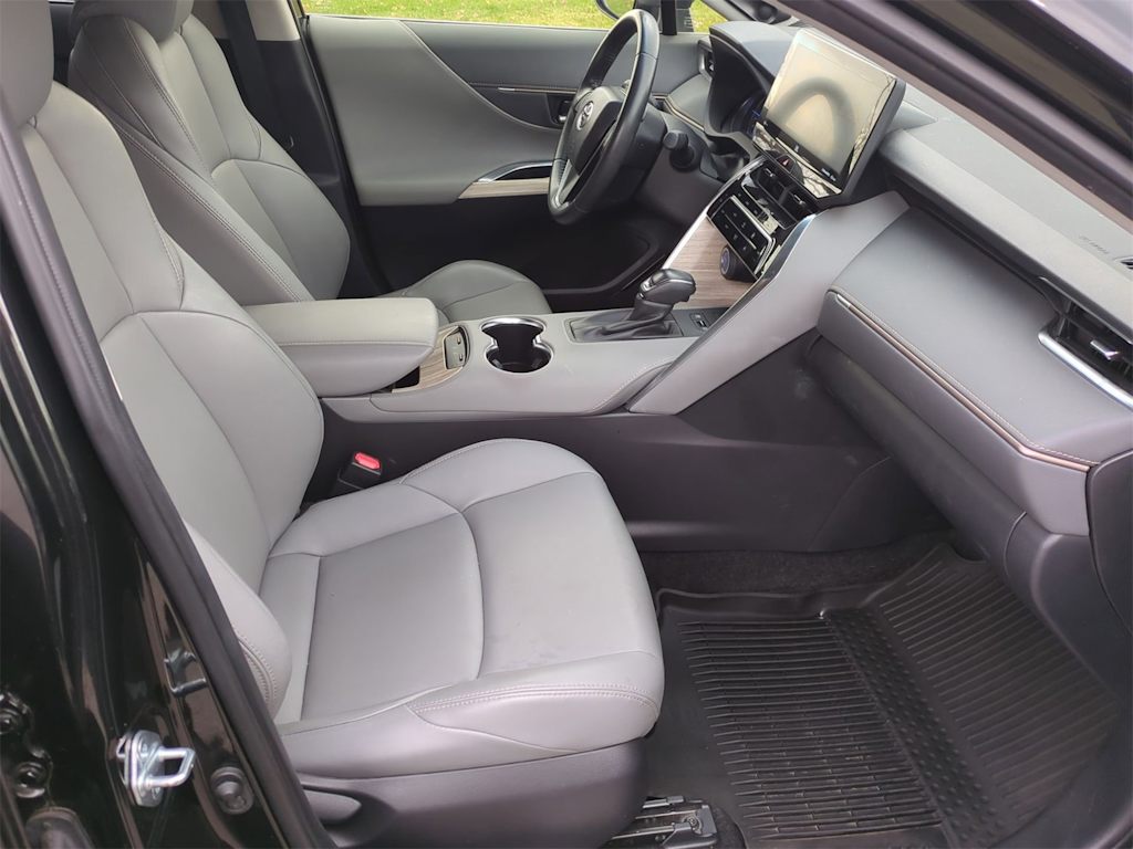 Thumbnail: 2022 Toyota Venza - 11