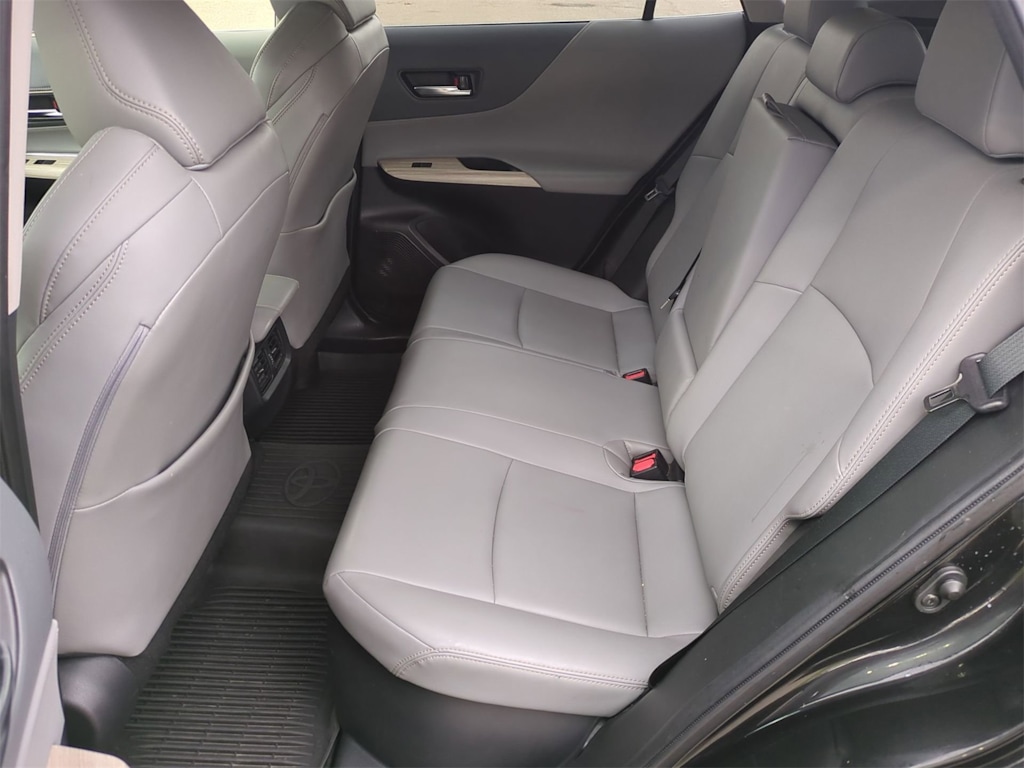 Thumbnail: 2022 Toyota Venza - 26