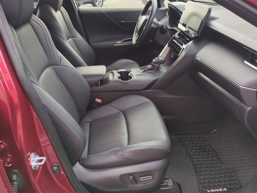 Thumbnail: 2022 Toyota Venza - 11