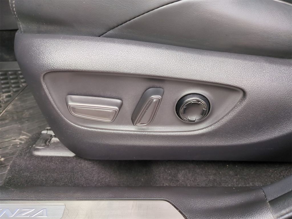 Thumbnail: 2022 Toyota Venza - 26