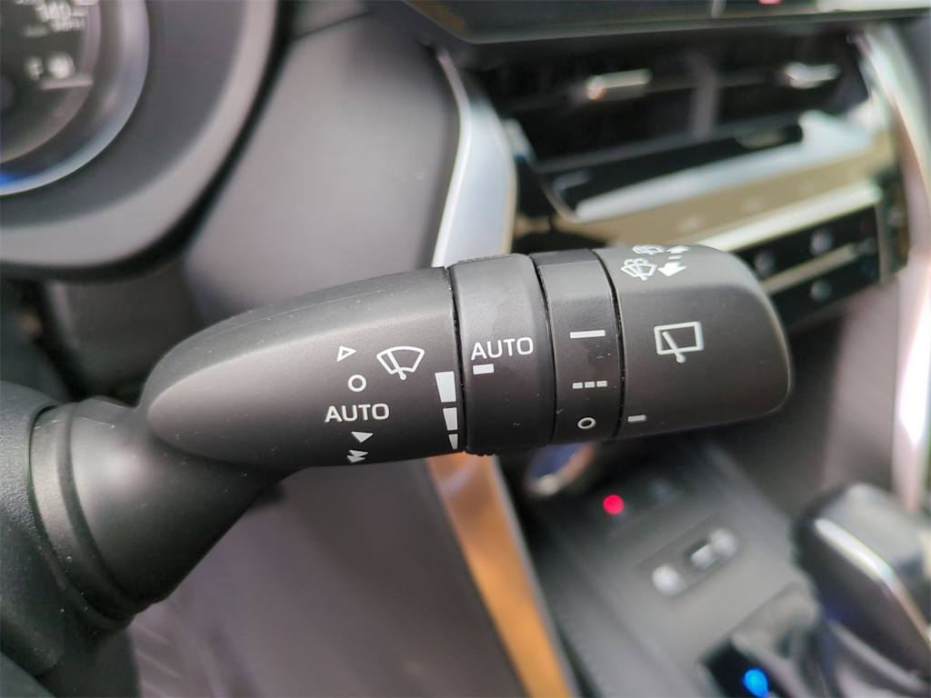 Thumbnail: 2022 Toyota Venza - 32