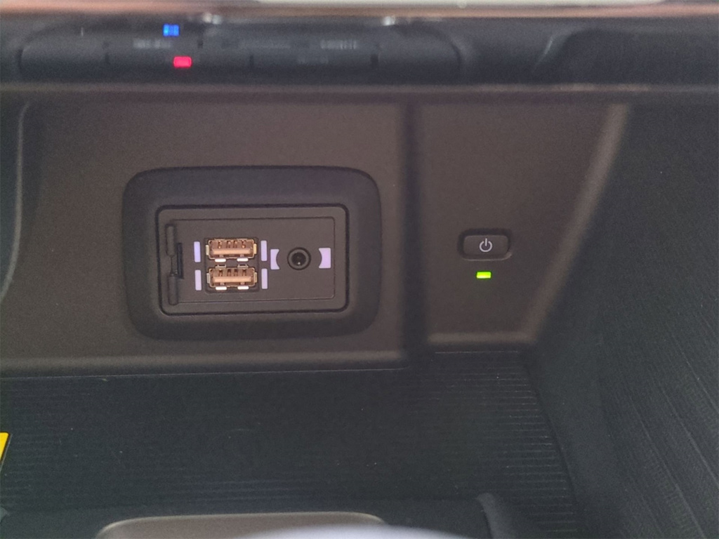 Thumbnail: 2022 Toyota Venza - 36