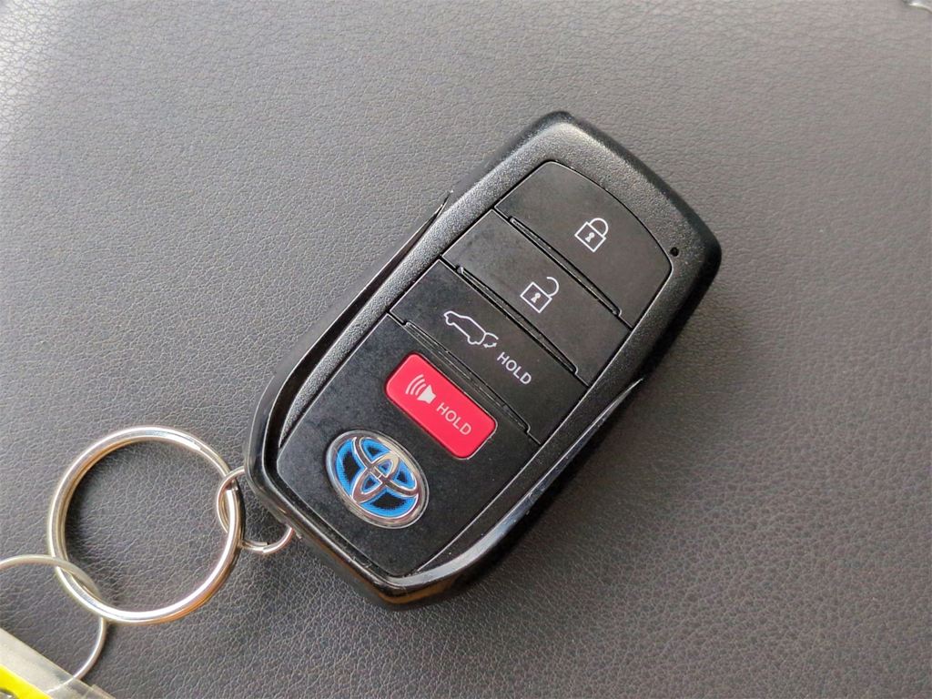 Thumbnail: 2022 Toyota Venza - 18