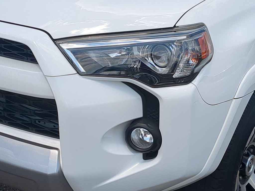 Thumbnail: 2019 Toyota 4Runner - 23