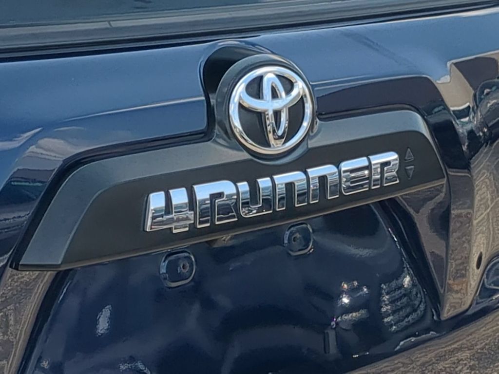 Thumbnail: 2022 Toyota 4Runner - 24