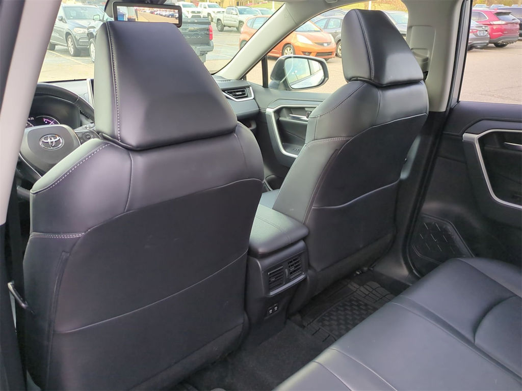 Thumbnail: 2019 Toyota RAV4 - 12