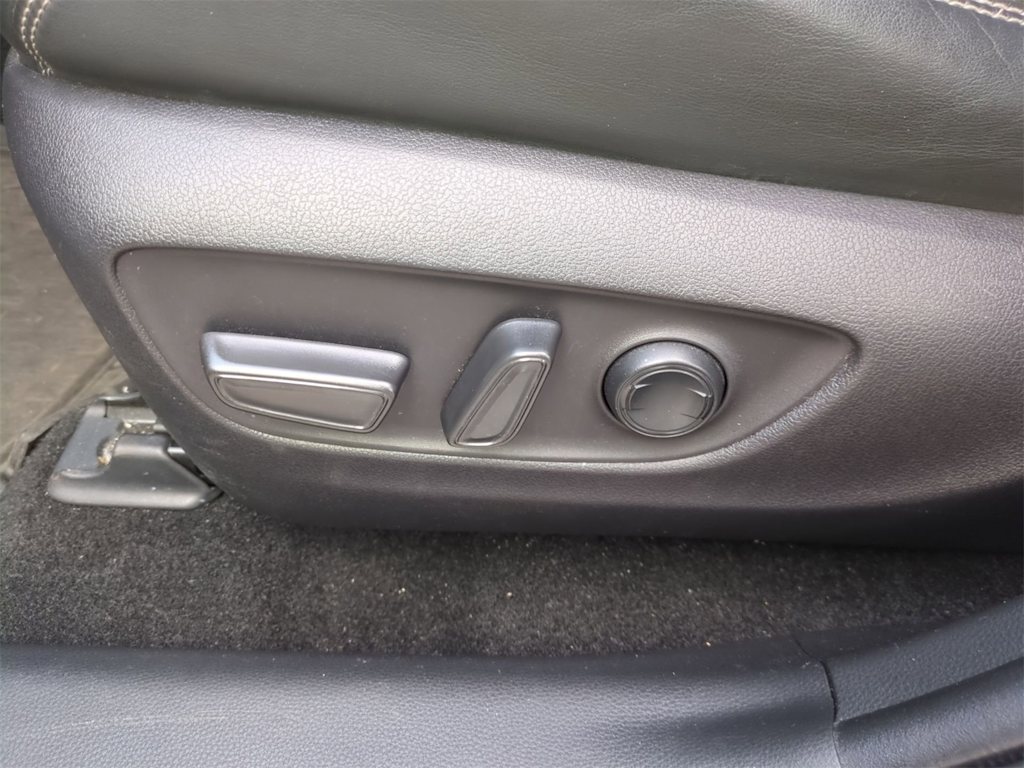 Thumbnail: 2019 Toyota RAV4 - 26