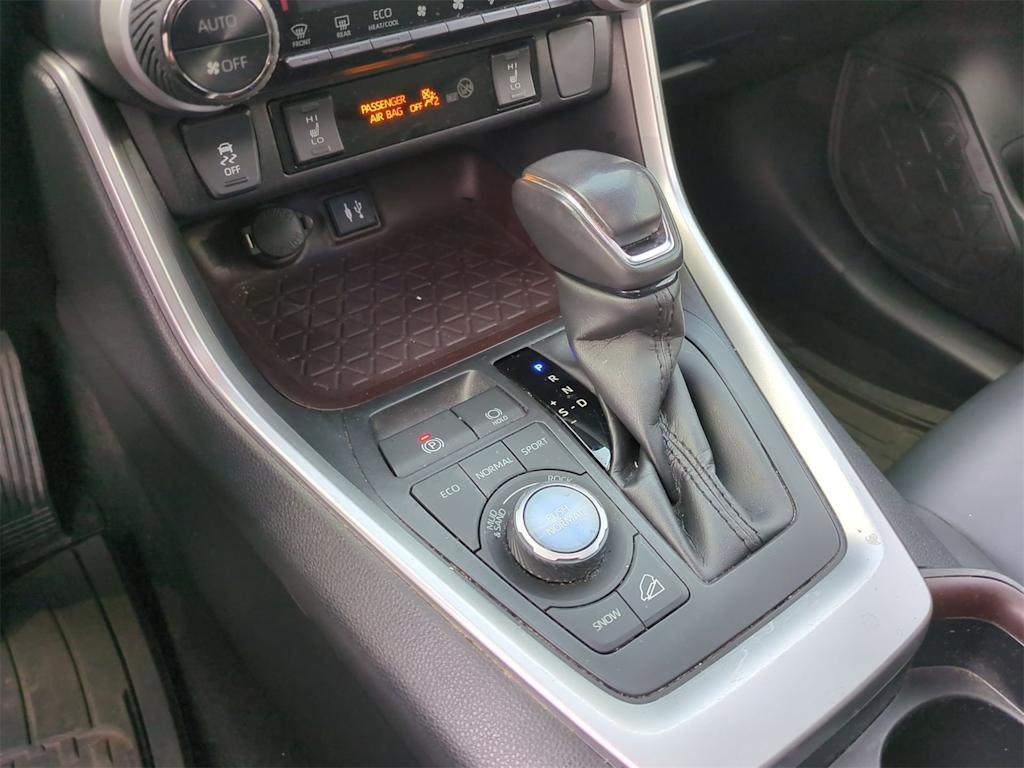 Thumbnail: 2019 Toyota RAV4 - 15