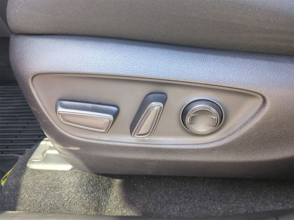 Thumbnail: 2023 Toyota RAV4 - 26