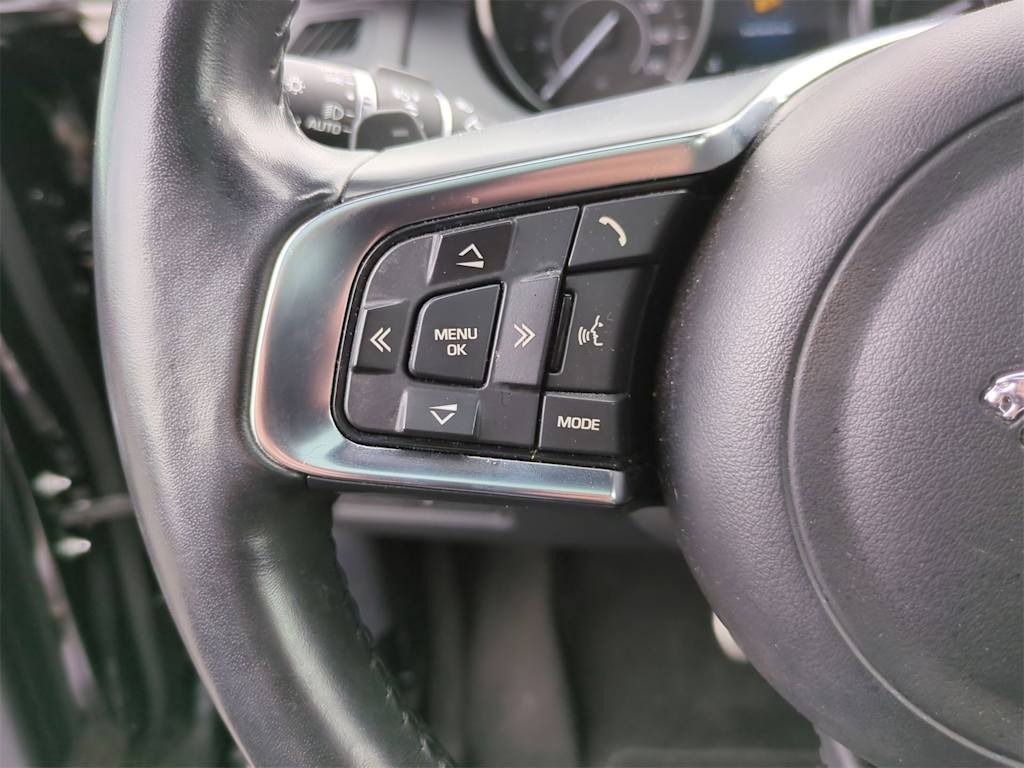 Thumbnail: 2018 Jaguar E-Pace - 27