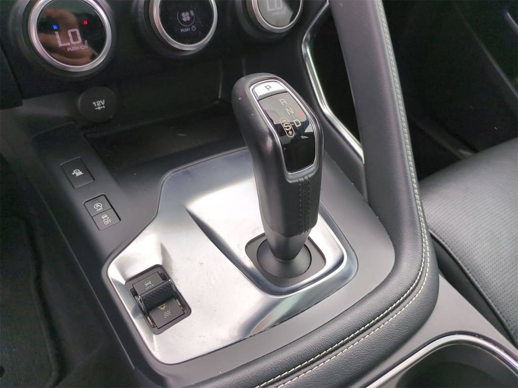 Thumbnail: 2018 Jaguar E-Pace - 33