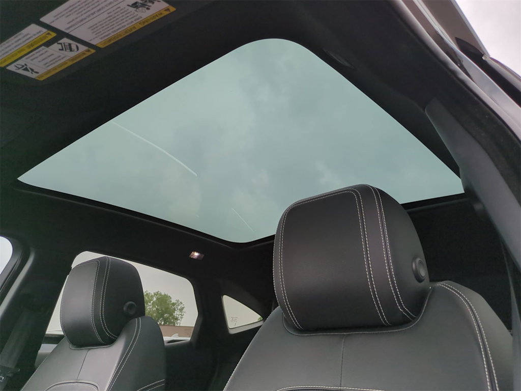 Thumbnail: 2018 Jaguar E-Pace - 24