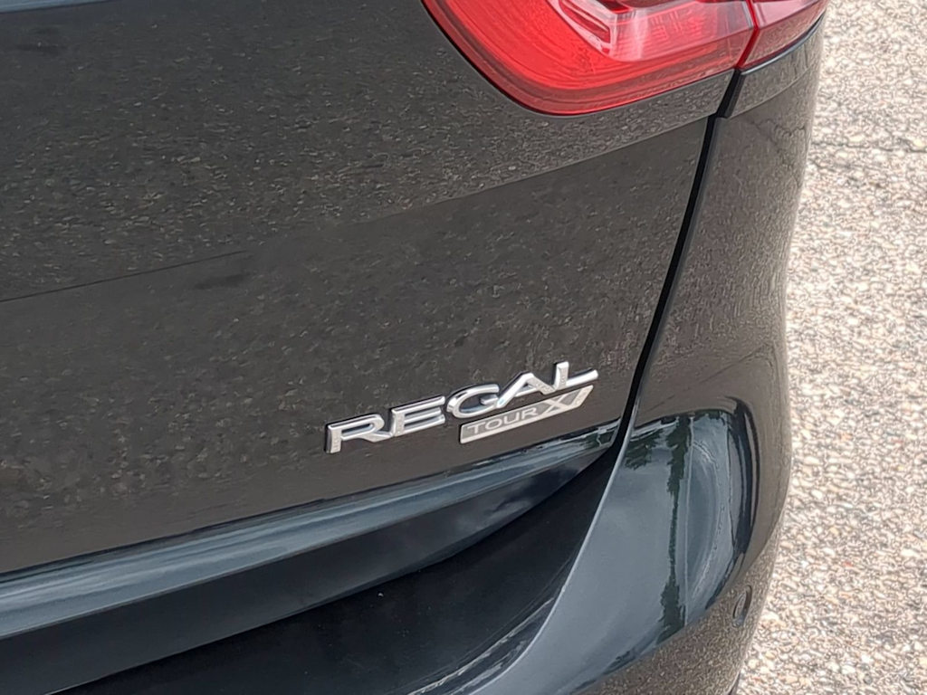 Thumbnail: 2018 Buick Regal - 25