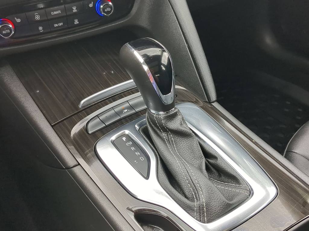Thumbnail: 2018 Buick Regal - 15