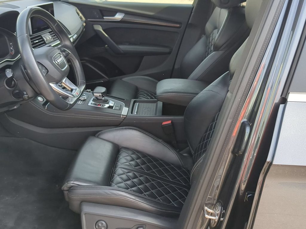 Thumbnail: 2020 Audi SQ5 - 11